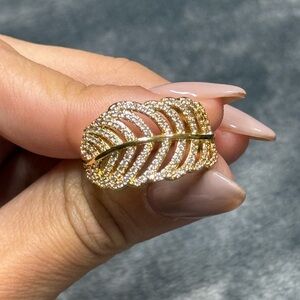 Elegant Gold Leaf Ring